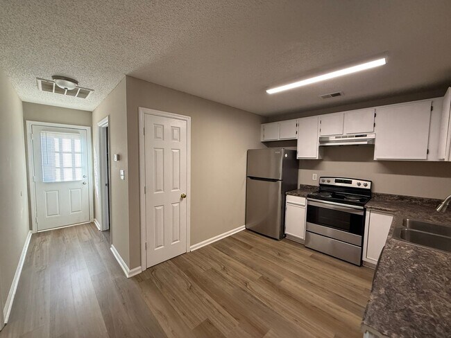 Building Photo - 107/109 Cameron Court