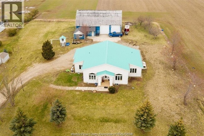 Photo du bâtiment - 350 County Rd 22