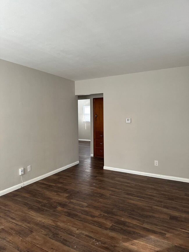 Foto del edificio - HOME for RENT in North Linden Columbus/Web...