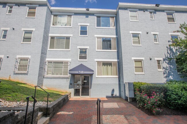 Foto del edificio - Charming 1 BR/1 BA in Washington Highlands!