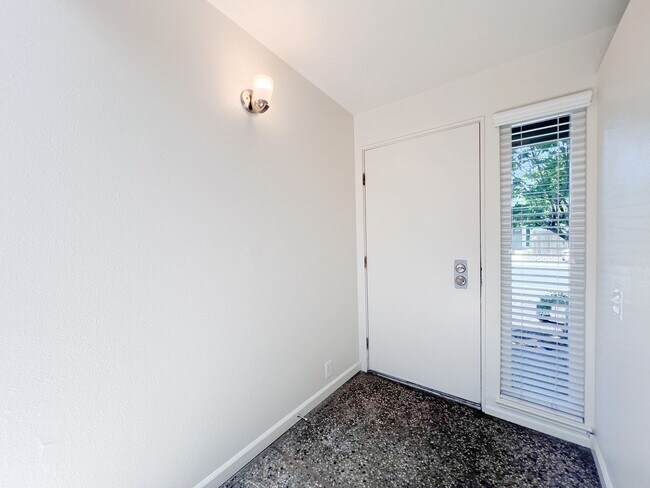 Foto del edificio - Spacious 3 Bed 2 Bath Home