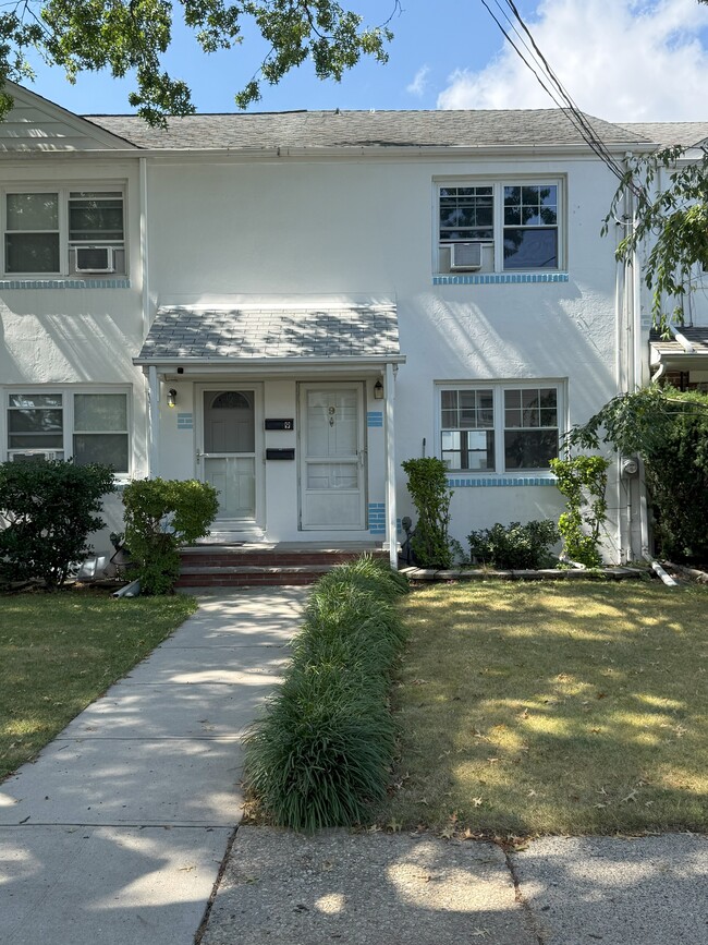 Building Photo - 9 Roosevelt Ct