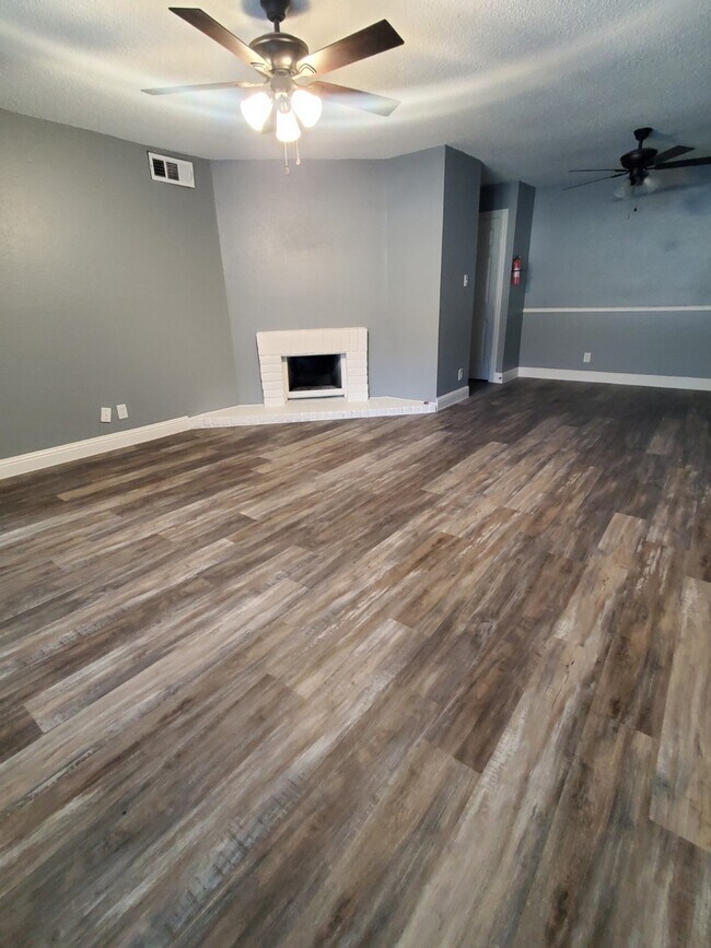 Foto del edificio - 6200 W Tidwell Rd