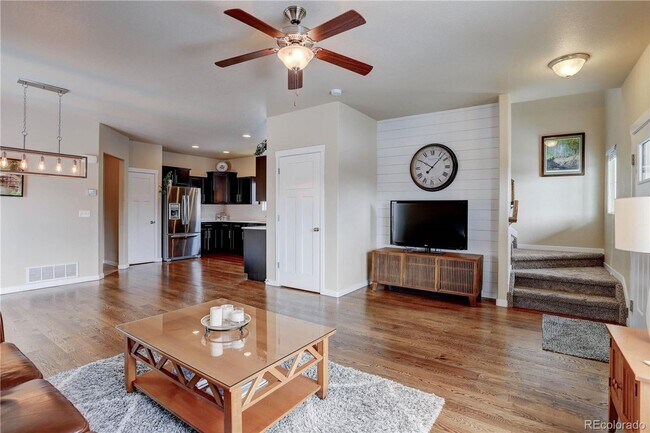 Foto del edificio - Beautiful 3 Bedroom 3 Bath Home Available ...