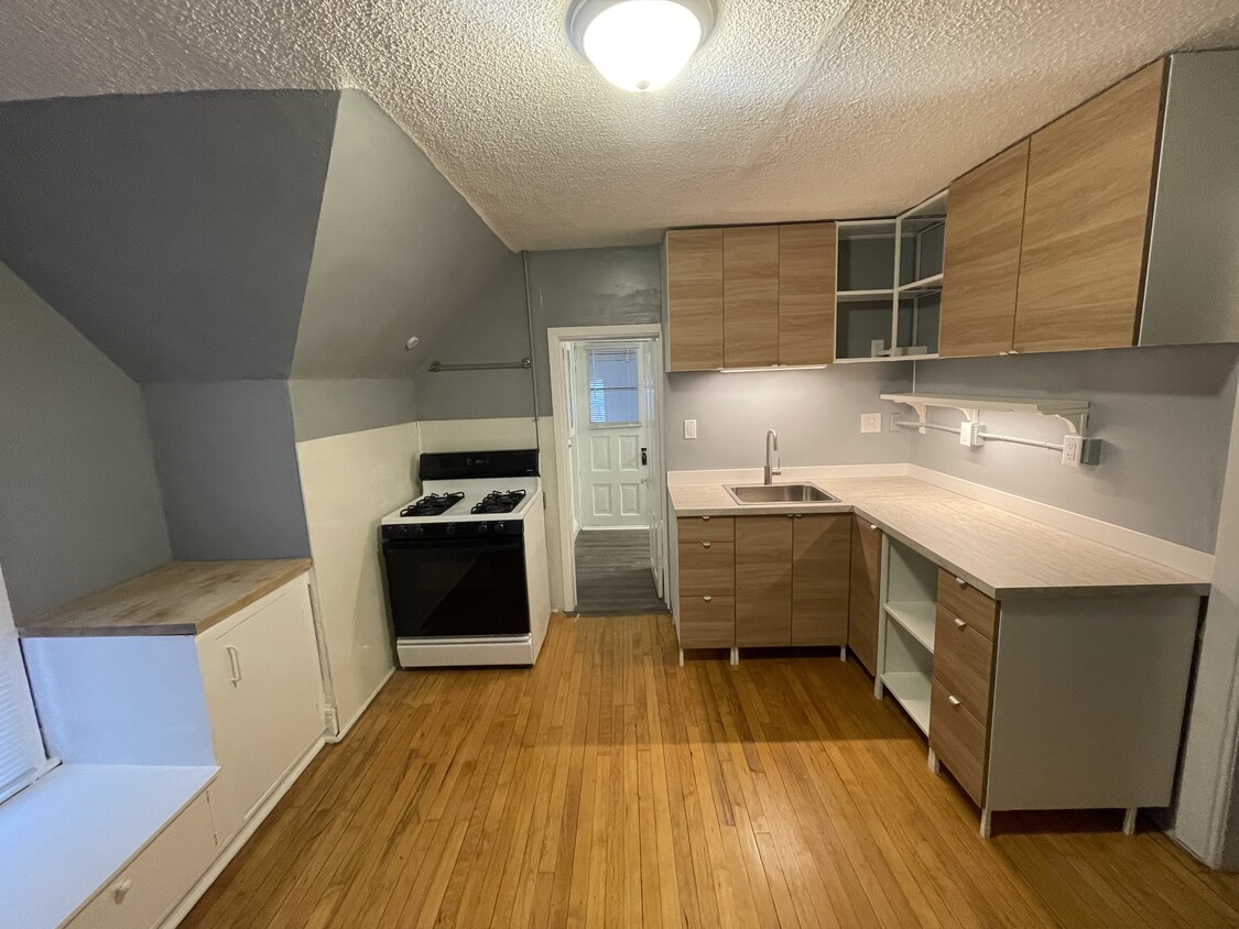 Kitchen - 914 Armstrong Ave