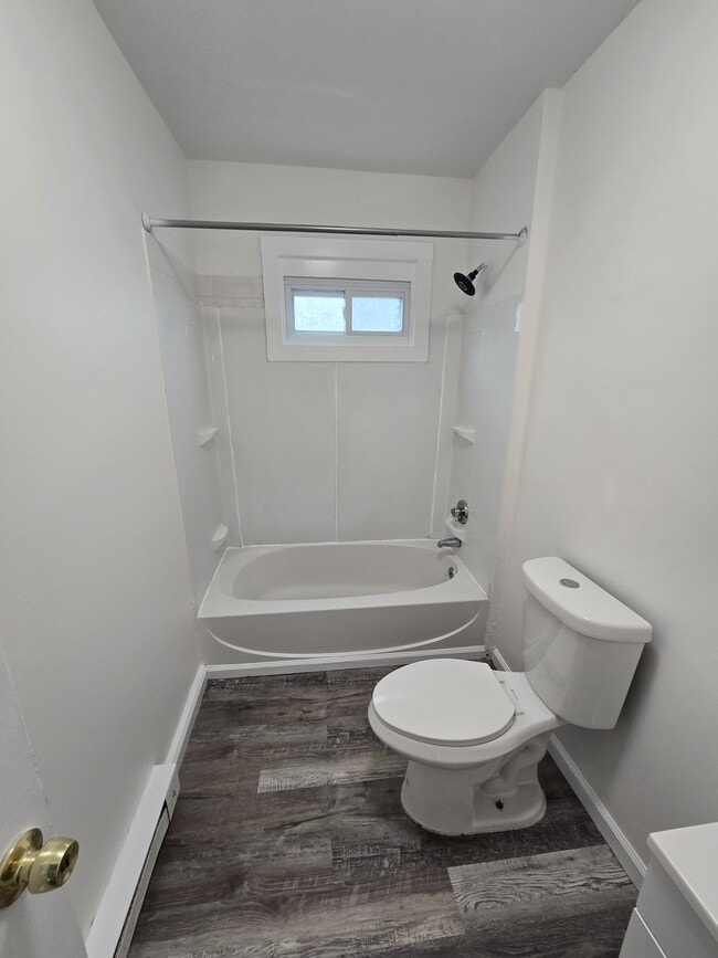 Building Photo - 92 Twiss St