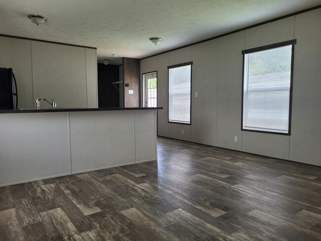 Building Photo - 2109 Eagle Dr
