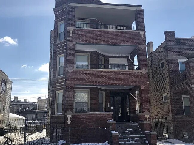 BUILDING - 3513 W Fulton Blvd