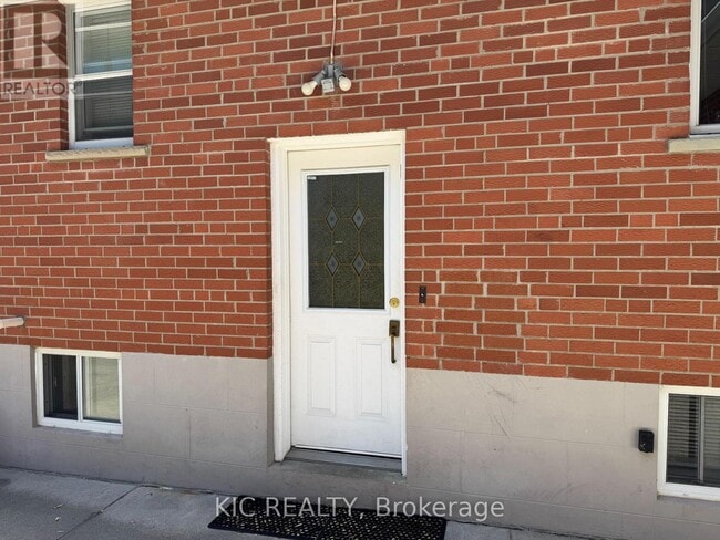 Building Photo - 105 Yongehurst Rd