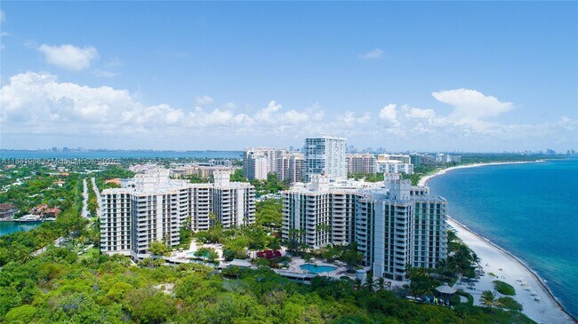 Foto del edificio - 1121 Crandon Blvd