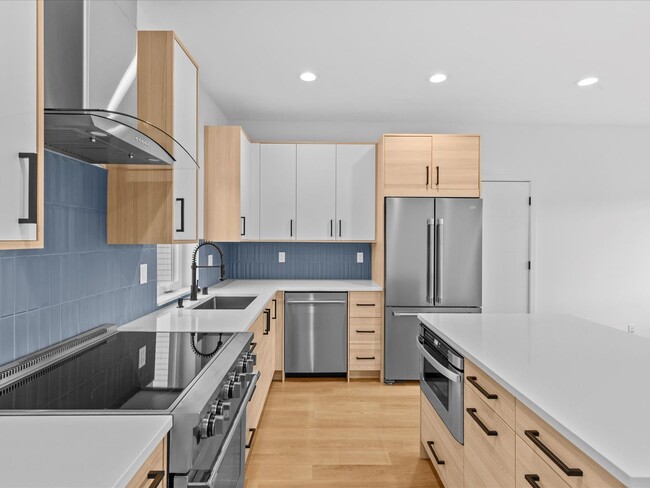 Building Photo - 3239 61st Ave SW