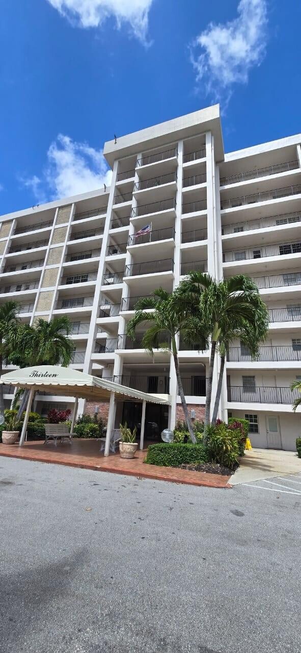 Foto del edificio - 3300 N Palm Aire Dr