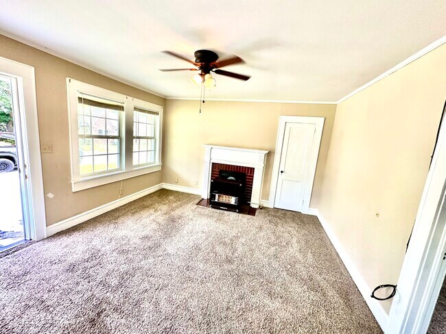 Building Photo - 109 Brooks St