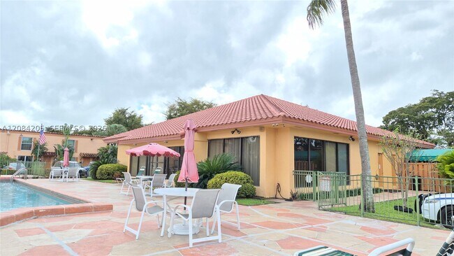 Foto del edificio - 7100 Fairway Dr