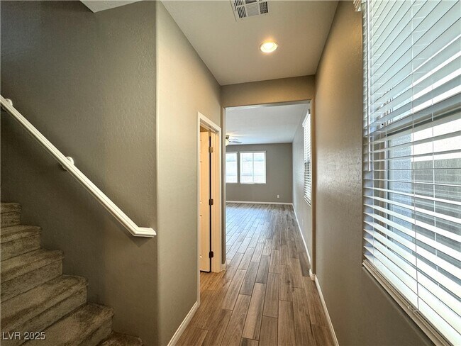 Foto del edificio - 12545 Skylight View St