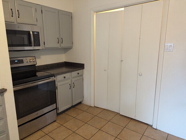 Foto del edificio - 2560 Cortina Ln