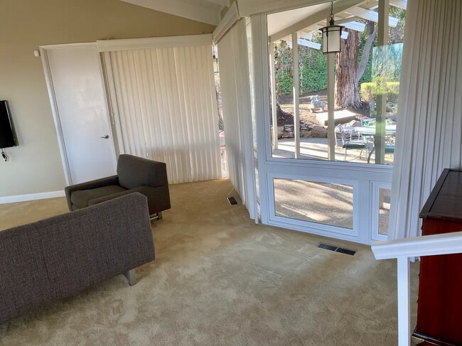 Building Photo - 880 Lockhaven Ct