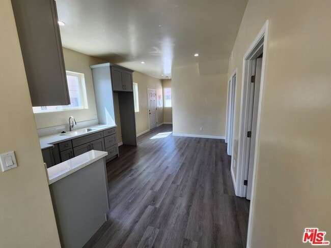 Foto del edificio - 1535 W 80th St