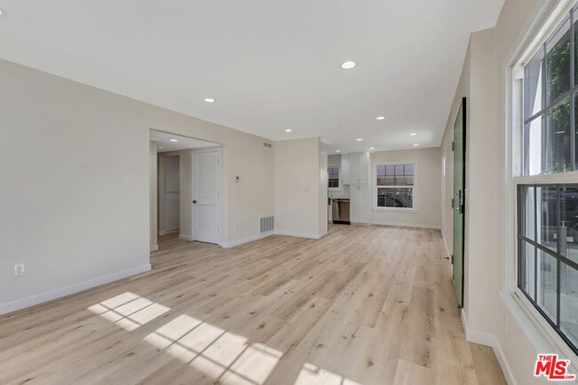 Foto del edificio - 853 S Bedford St