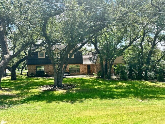 Building Photo - 9006 Balcones Club Dr
