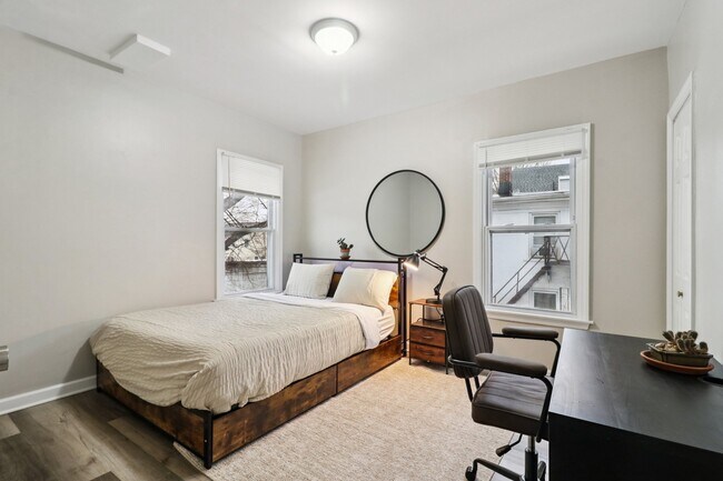 Cama tamaño Queen - 136 Shelton Ave