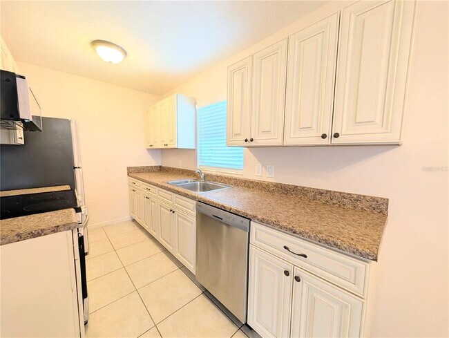 Foto del edificio - 1708 Bayshore Gardens Pkwy