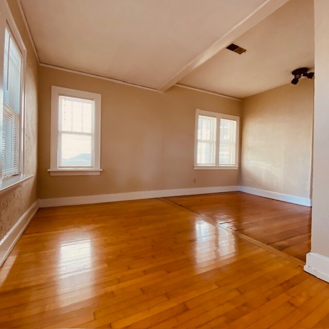 Foto del edificio - 2474 N Bartlett Ave