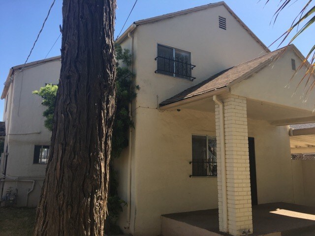 Building Photo - 144 Drake Ave