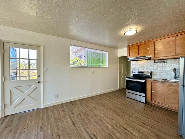 Building Photo - 660-664 Precita Avenue