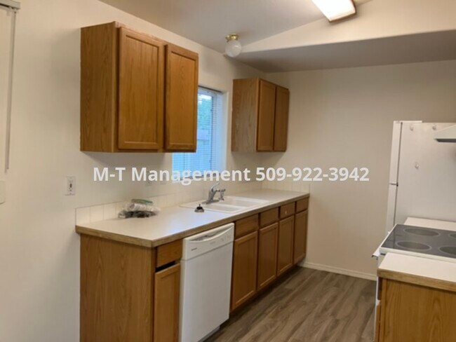 Foto del edificio - Roomy 2 BR/1 bath single level house in Ai...