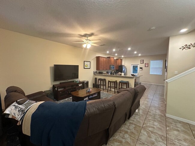 Building Photo - Beautiful 3-Bedroom Townhouse in Winter Ga...