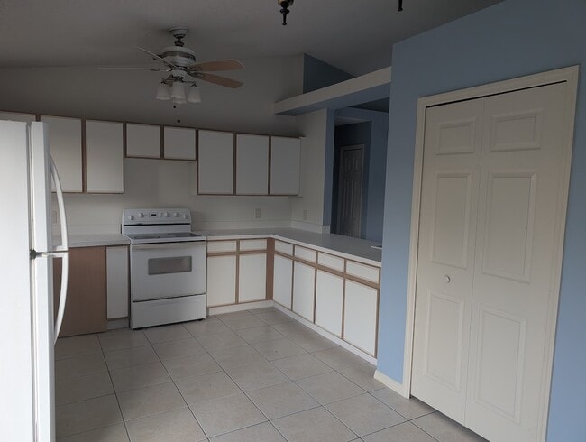 Building Photo - 392 Del Monte Rd