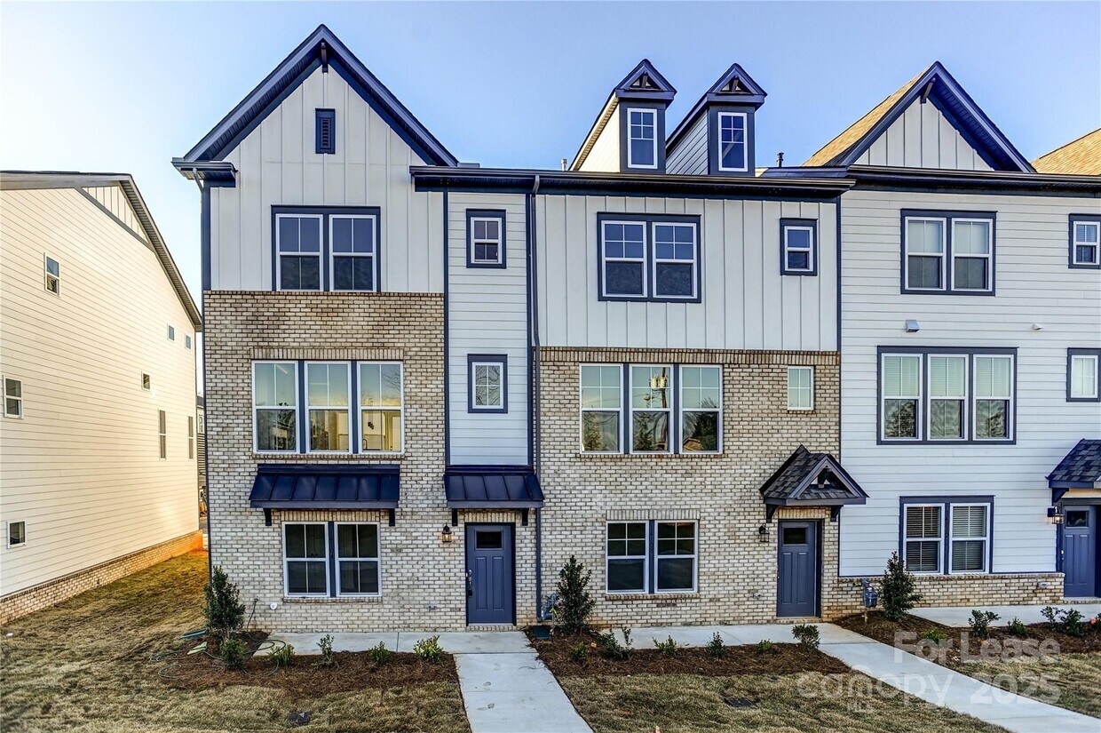 Primary Photo - 14104 Loyola Ridge Dr