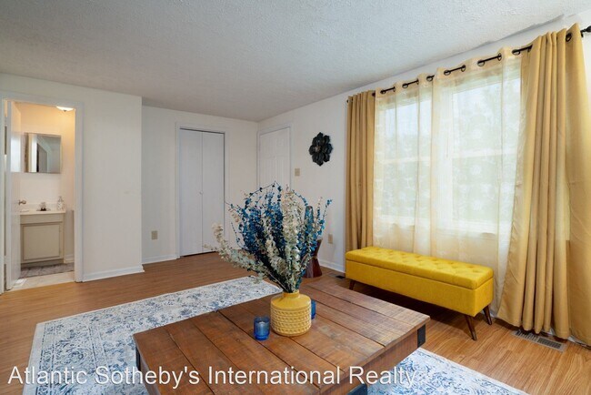 Building Photo - 3 br, 1.5 bath House - 327 Settler's Landi...