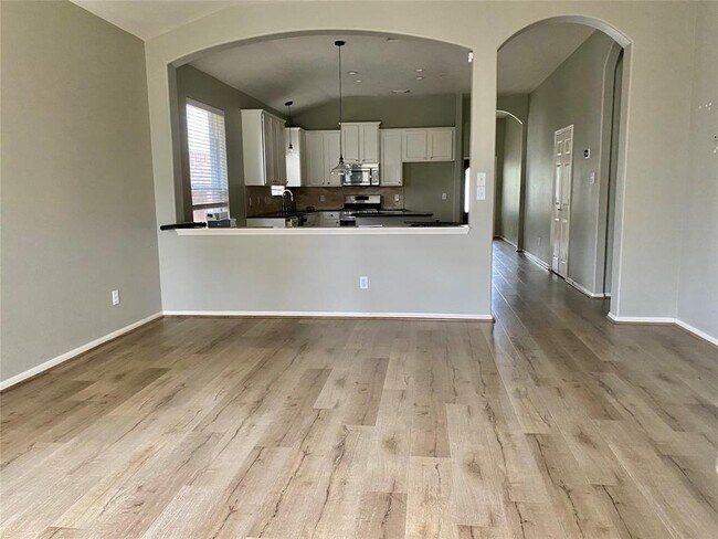 Building Photo - 6431 Applewood Forest Dr