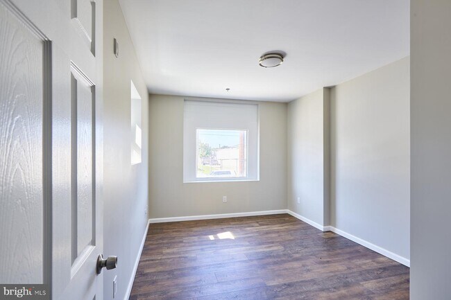 Building Photo - 5514 Woodland Ave