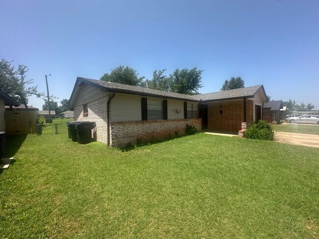 Foto del edificio - 4 Bed, 2 Bath house w/1 car garage