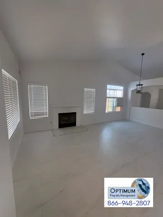Building Photo - Spacious 4-Bedroom Home with Elegant Finishes & Convenient Location