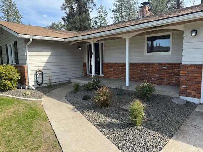 Building Photo - Must See!!!  5 bedroom in Mead School Dist...