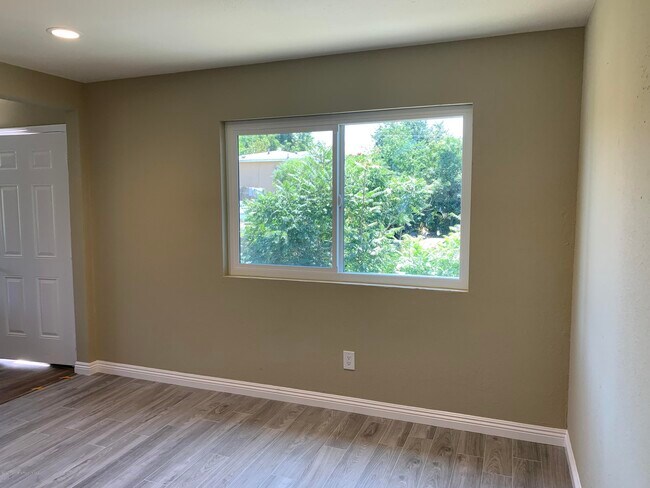 Foto del edificio - 3413 Malabar St