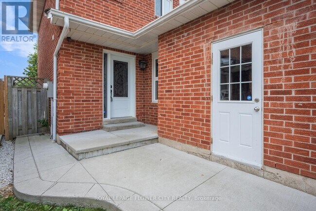 Building Photo - 16 Ecclestone Dr
