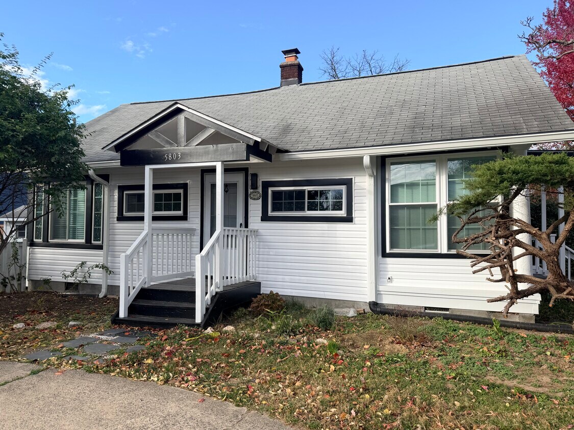 Foto principal - 5803 2nd St S