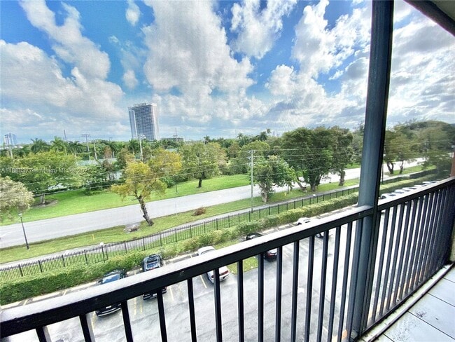 Building Photo - 16950 W Dixie Hwy