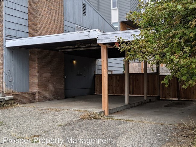 Building Photo - 604 N 43rd St