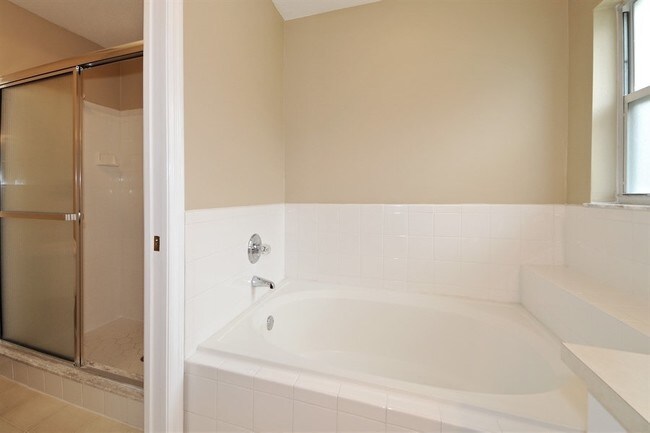 Building Photo - 5508 Starling Loop
