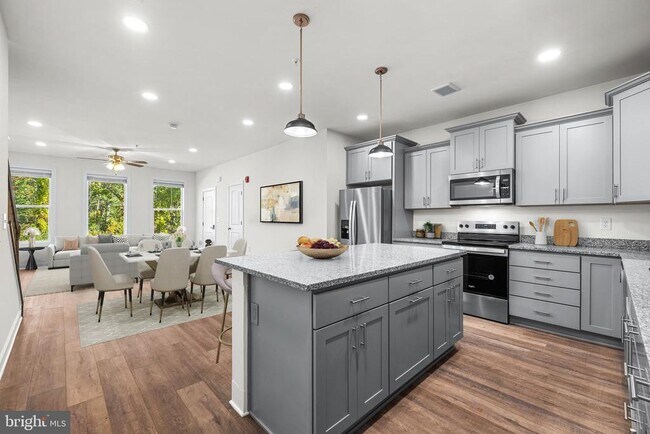 Foto del edificio - 900 Gilbert Rd