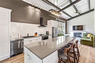 Building Photo - 25400 Pine Ridge Rd