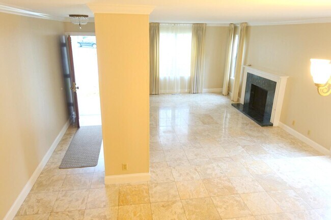 Building Photo - 122 Bentley Square