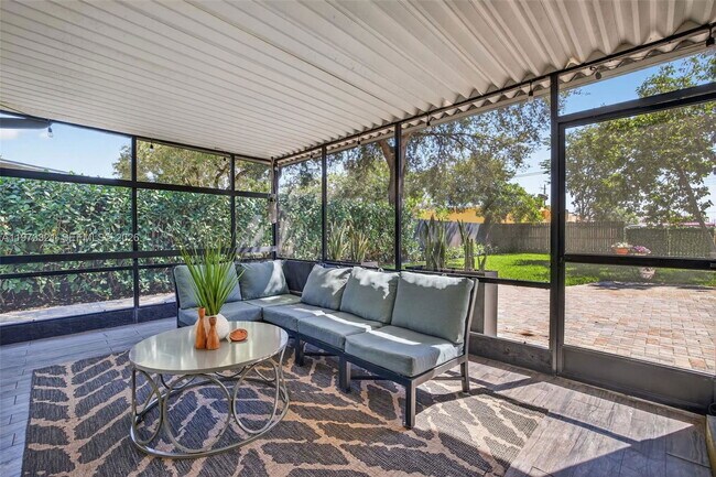 Foto del edificio - Southwest 23rd Street, Fort Lauderdale, FL 33315 - 2 BR 2 BA single-family home