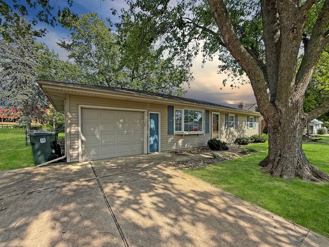 Building Photo - 3920 Knoll Ridge Dr